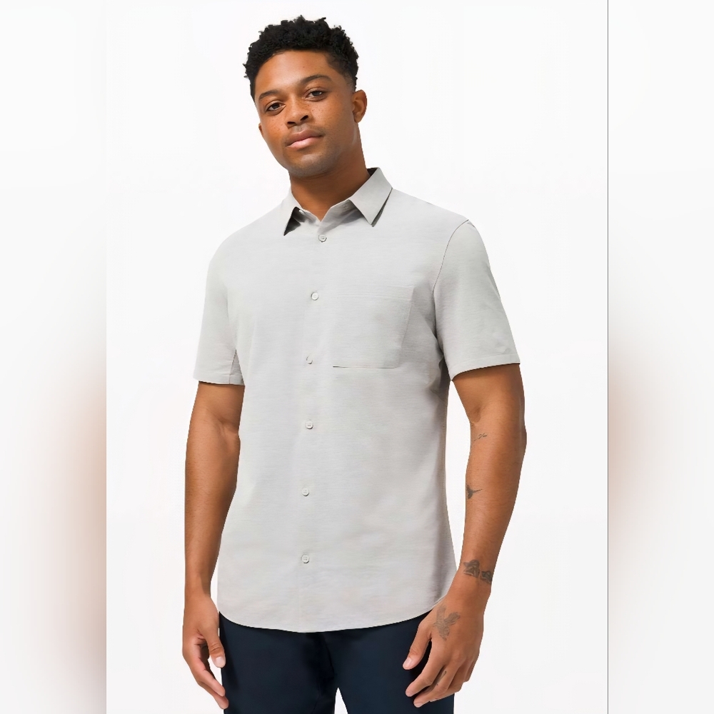Lululemon Mens Commission Short Sleeve Shirt Grey Sage / White Medium